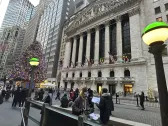 FTSE 100 rises while US Stocks Fall After Christmas Holiday Break